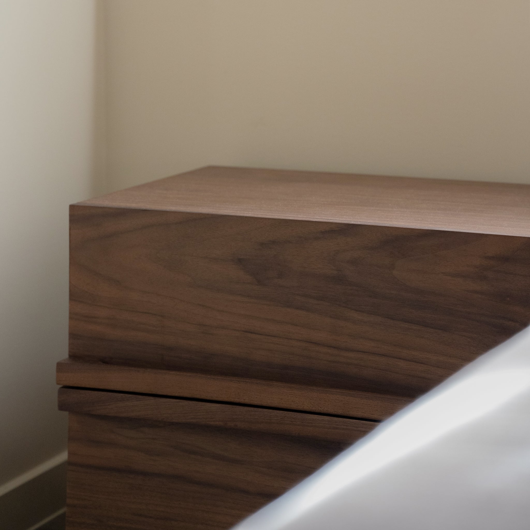 Quadro Bedside