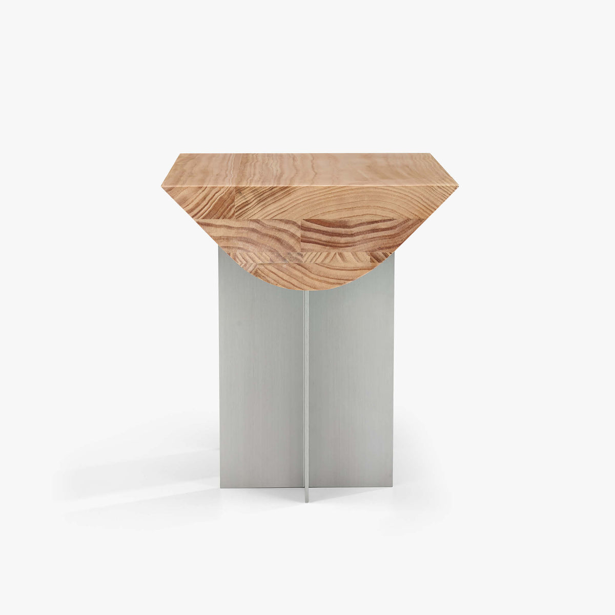 End view of the Forma Atelier side table showing the curved underside and end grain of its Douglas fir top.