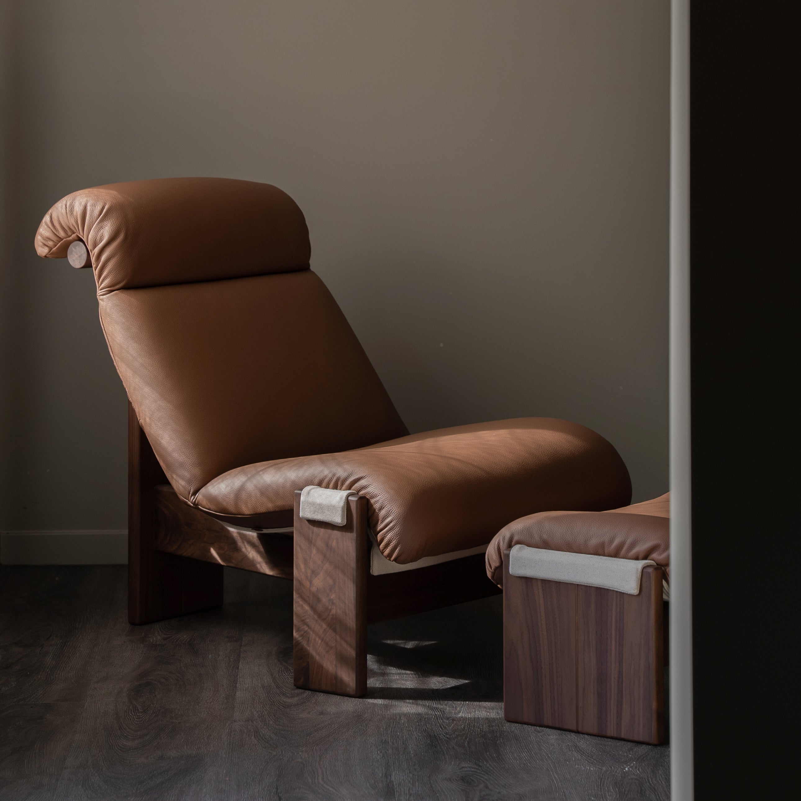 Lento Footstool
