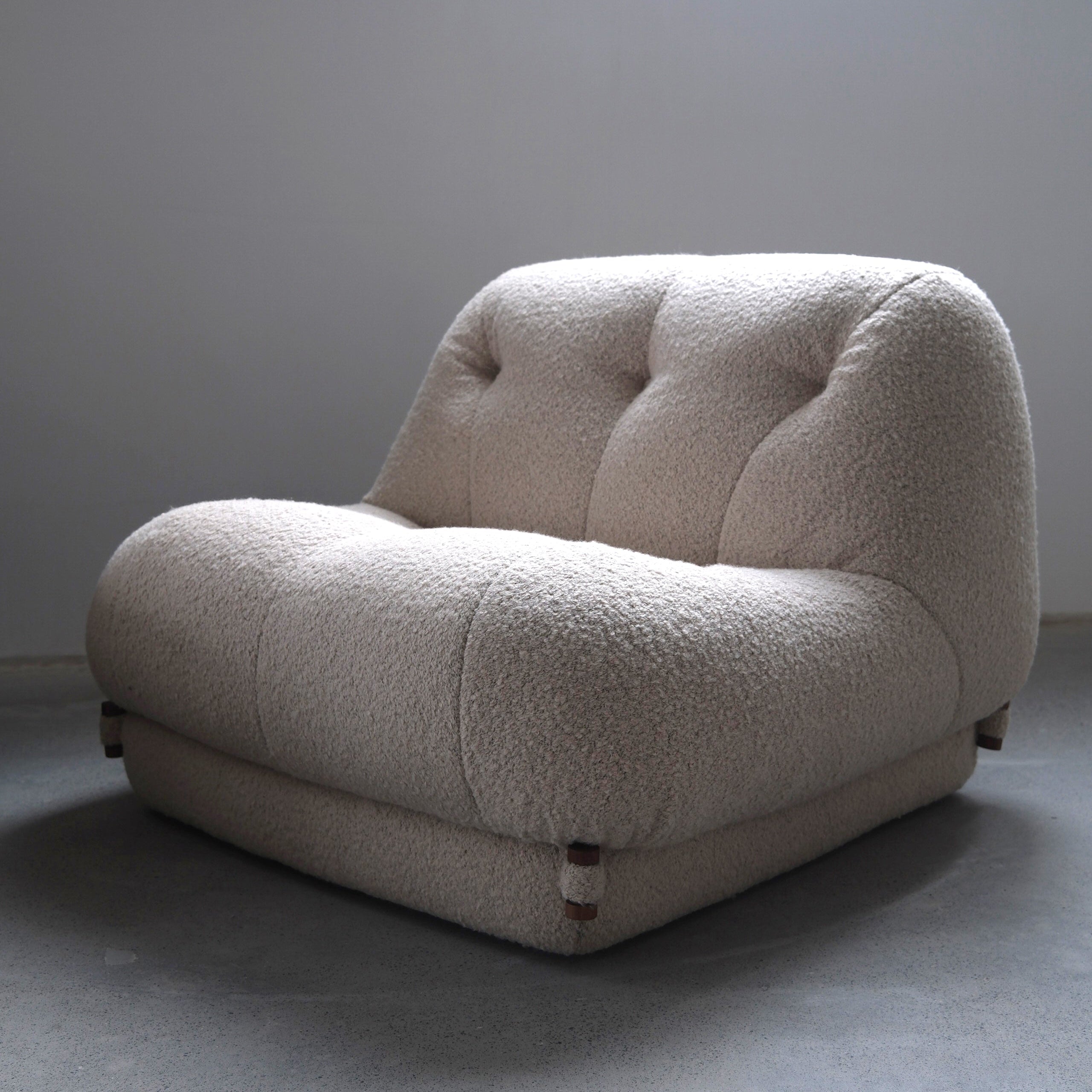 Orlo Armchair