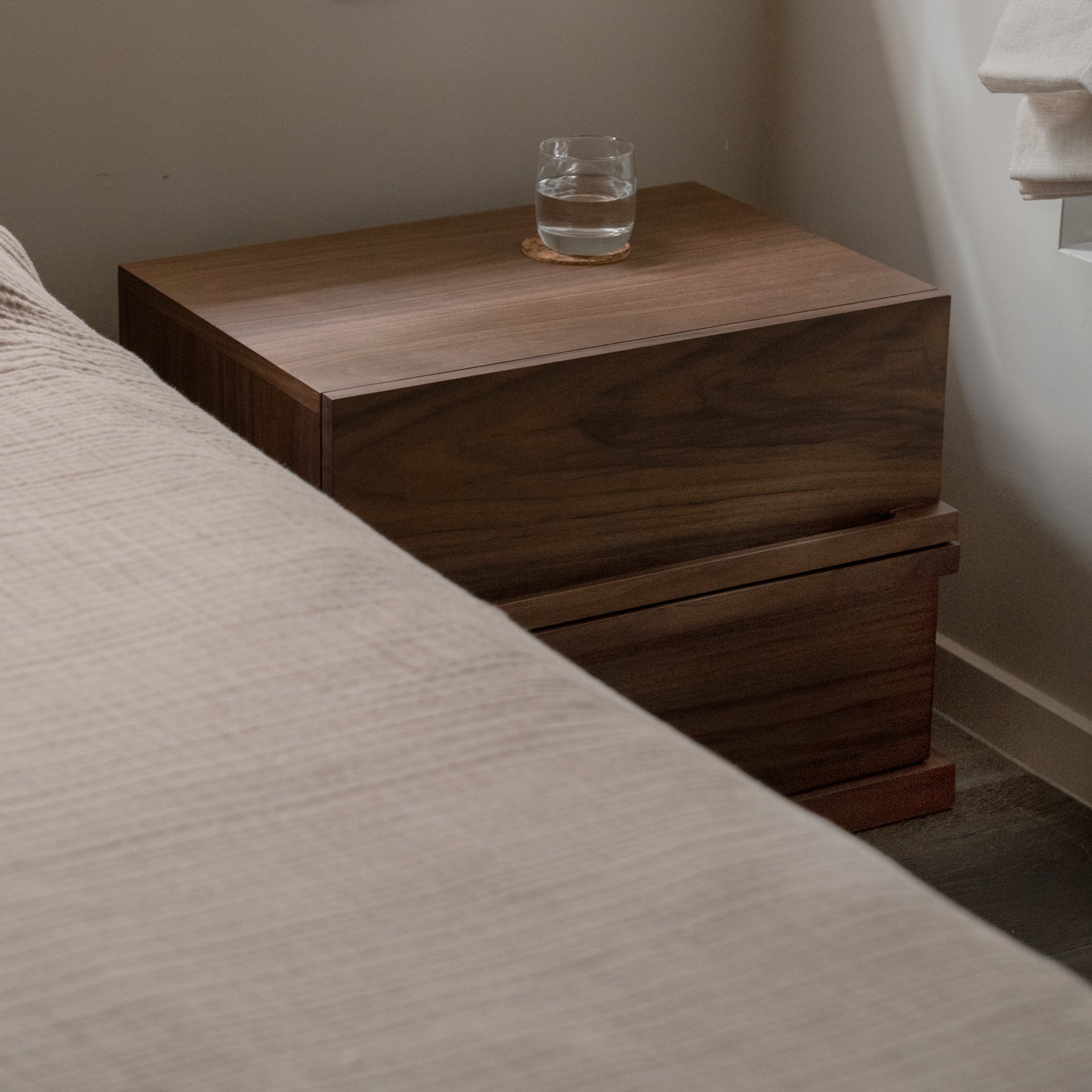 Quadro Bedside