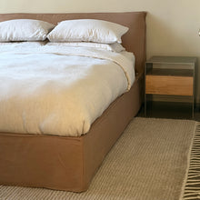 Sola Bedside