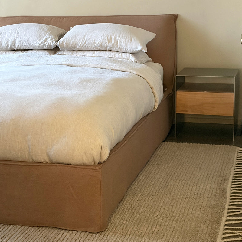 Sola Bedside