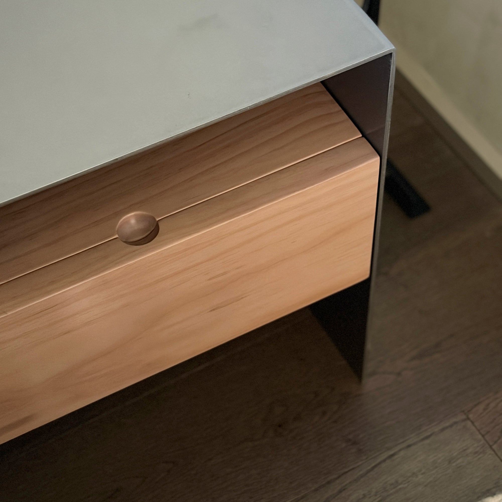 Sola Bedside