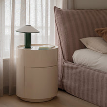 Tondo Bedside
