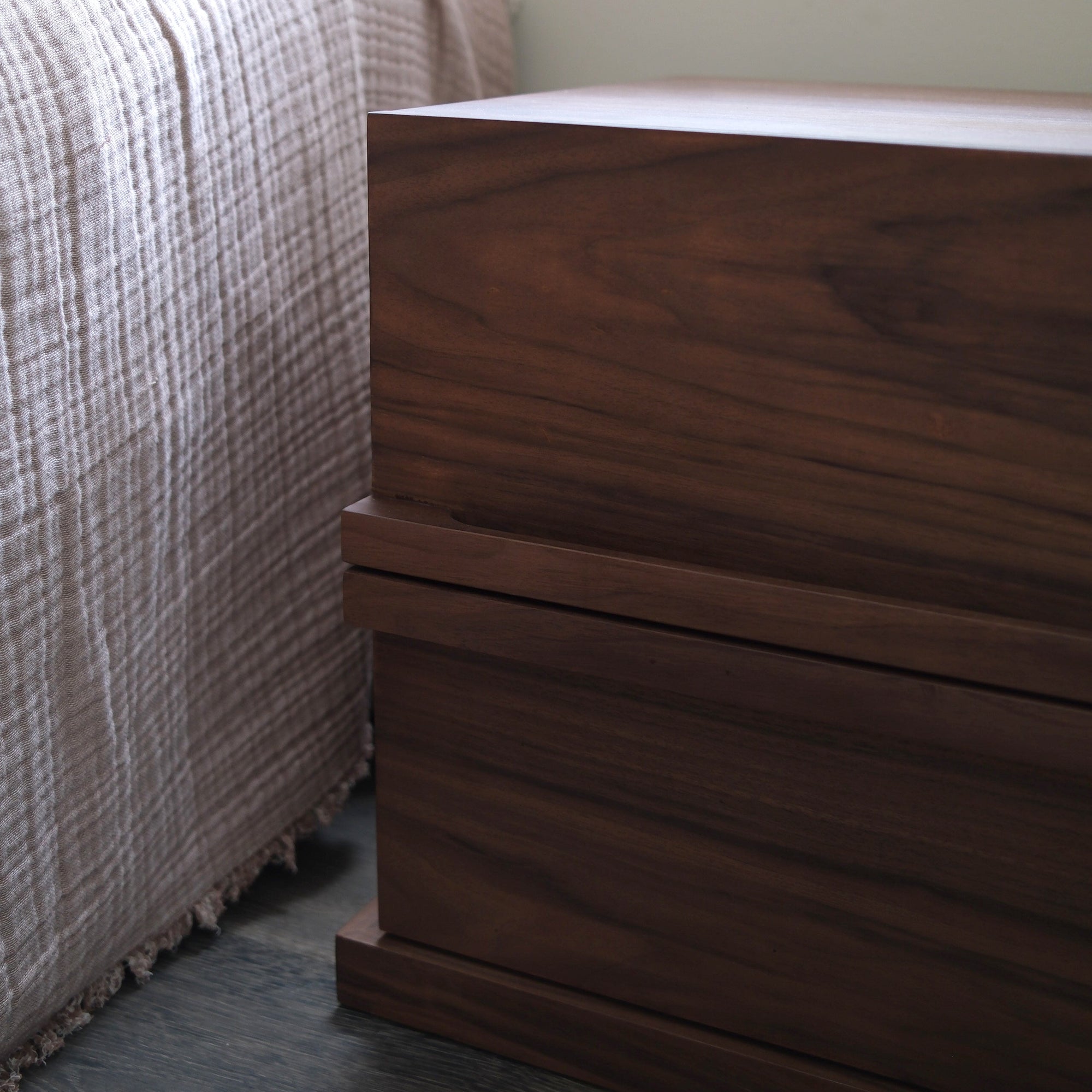 Quadro Bedside
