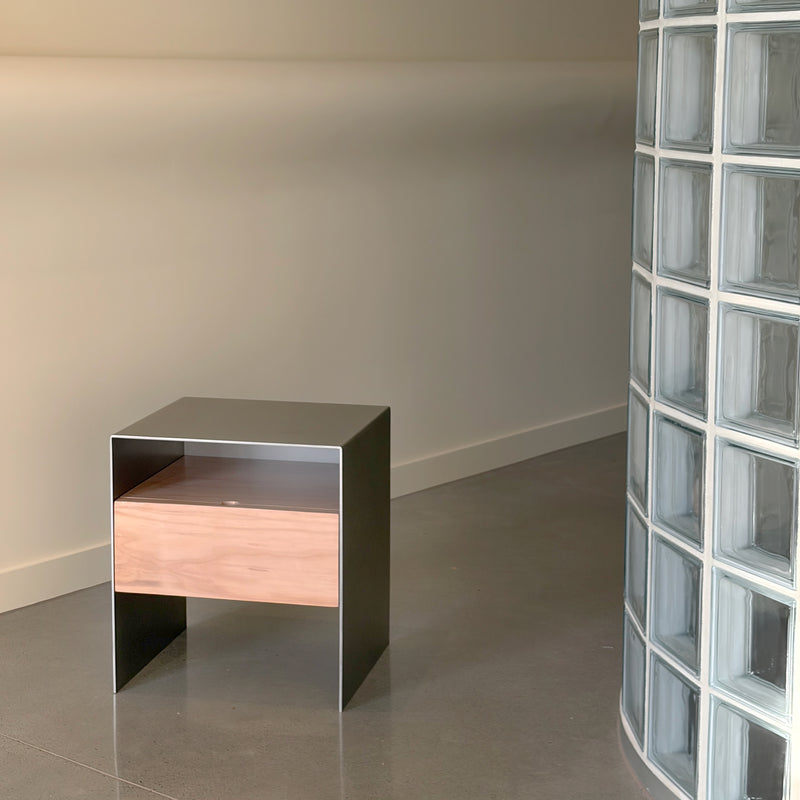 Sola Bedside